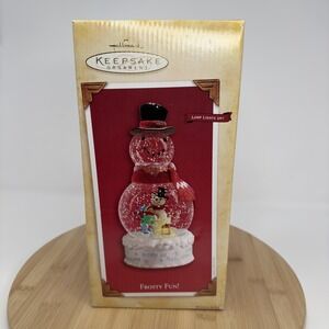 Vintage Hallmark Keepsake Ornament Frosty Fun Snowman 2004 Glass Light Up Globe‎
